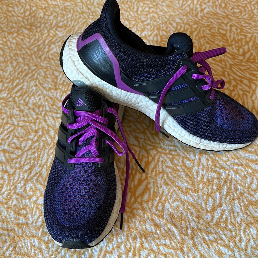 Adidas ultra boost sneakers in very good condition, size 10,